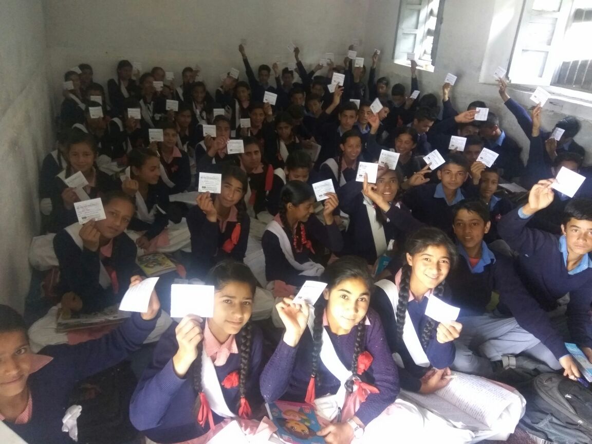 abvphp's tweet photo. शिमला जिला के अत्यंत दुर्गम क्षेत्र डोडरा-कवार के स्कूलों में सदस्यता करते हुए अभाविप कार्यकर्ता। #JoinABVP
#SchoolMembershipDrive https://t.co/U2Zm1coIBw