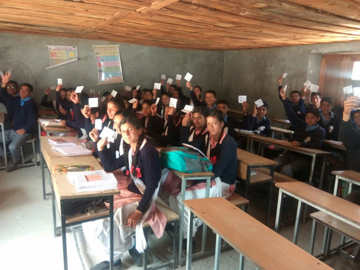 abvphp's tweet photo. शिमला जिला के अत्यंत दुर्गम क्षेत्र डोडरा-कवार के स्कूलों में सदस्यता करते हुए अभाविप कार्यकर्ता। #JoinABVP
#SchoolMembershipDrive https://t.co/U2Zm1coIBw