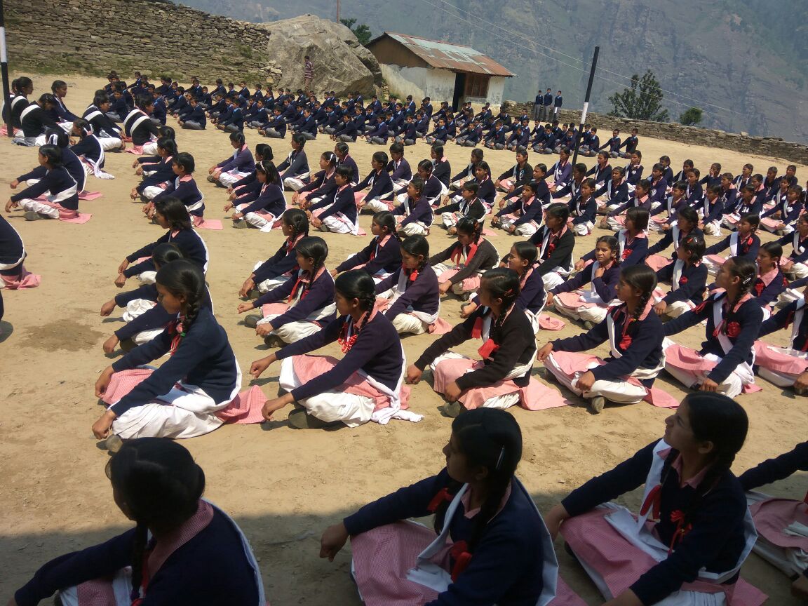 abvphp's tweet photo. शिमला जिला के अत्यंत दुर्गम क्षेत्र डोडरा-कवार के स्कूलों में सदस्यता करते हुए अभाविप कार्यकर्ता। #JoinABVP
#SchoolMembershipDrive https://t.co/U2Zm1coIBw