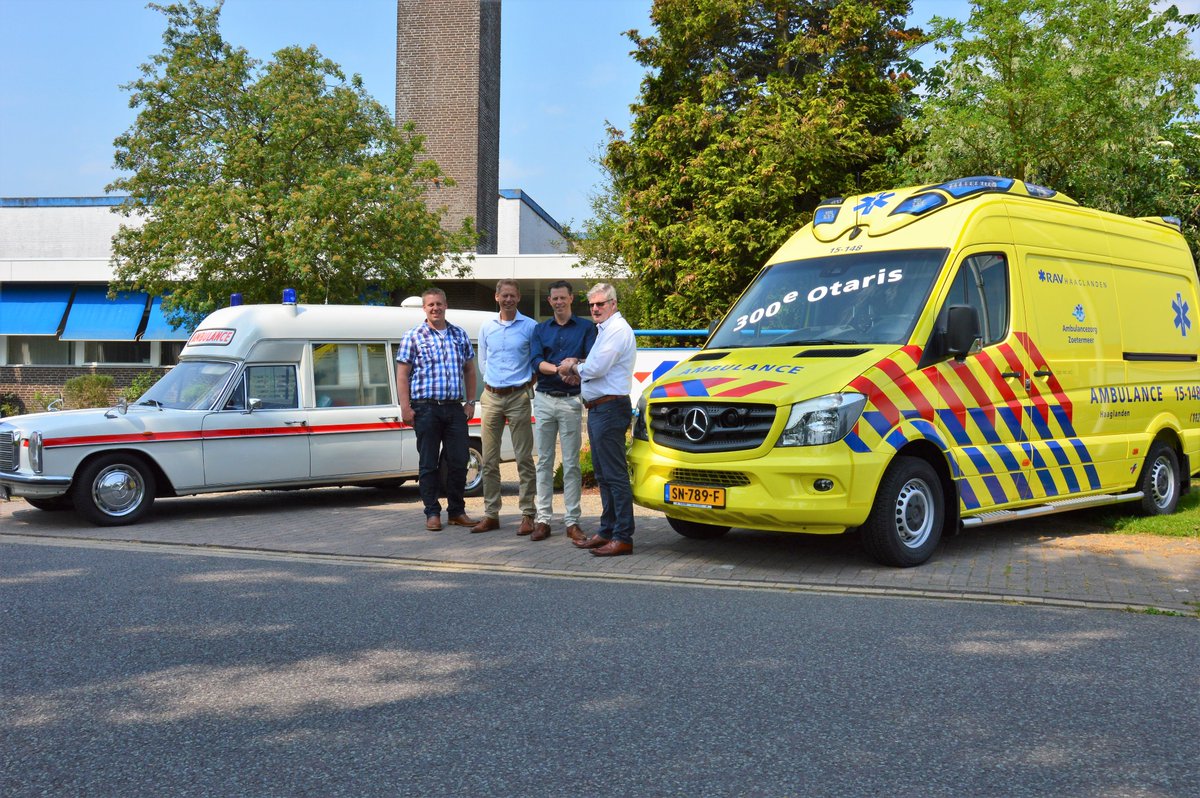 Feest bij Visser! De 300e Otaris mogen we vandaag afleveren aan #Ambulancezorg #Zoetermeer. 

Voor de gelegenheid hebben we het voertuig dat we in 1972 nieuw leverden aan Van der Slik (nu Ambulancezorg Zoetermeer) mogen lenen van de huidige eigenaar #Kijlstra Ambulancezorg.