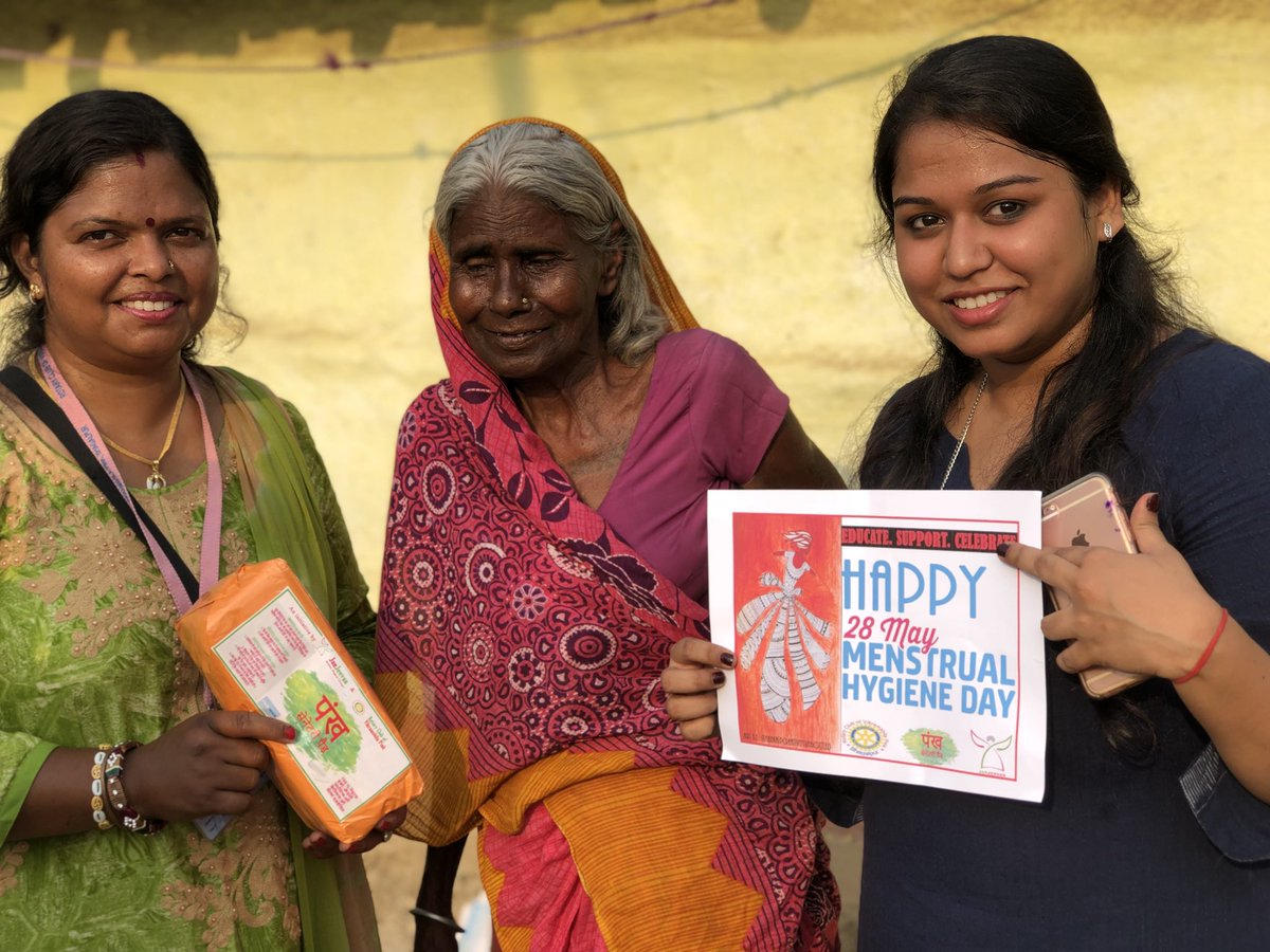 ngojanjeevan's tweet photo. While the school going girls were quite shy about even coming out and taking the pad packets with a few male members of the community scorning us for talking  ‘irrelevant things in public’, this #StrongWoman came up to us &amp; appreciated our work &amp; asked for our contact. #HatsOff https://t.co/DQjbXzEoPR