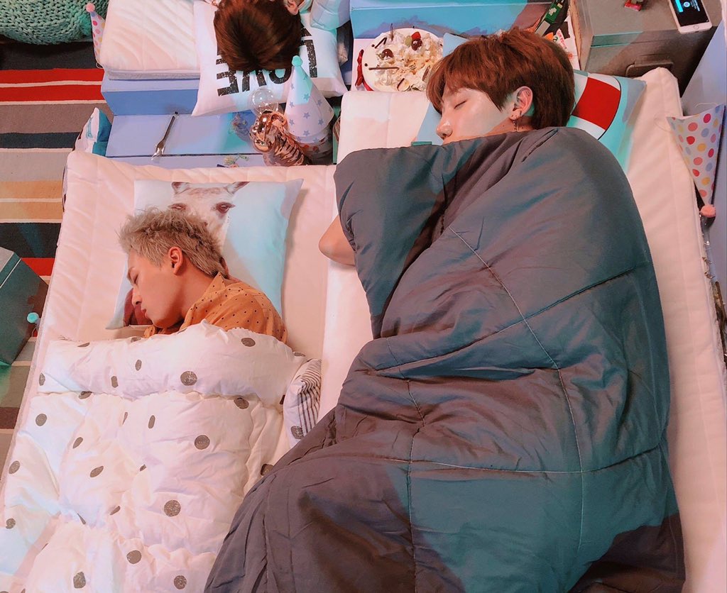 thanks to whoever made this sleeping arrangement on liev :"")