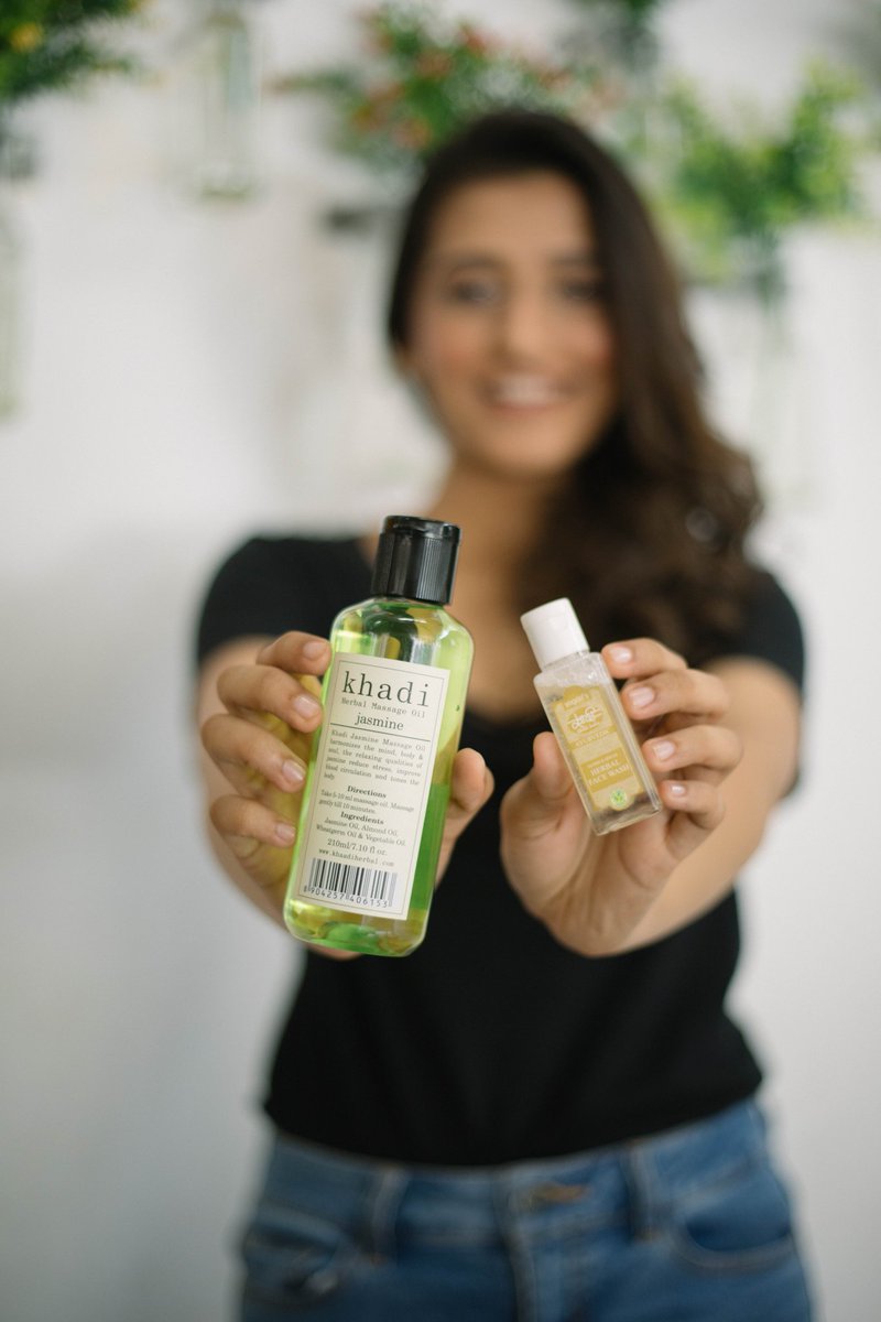 AashiAdani's tweet photo. Best defense weapon of city life i.e Khadi's Herbs &amp; Spices Herbal Face Wash. My all time cleansing solution. Khadi's Herbal Massage Oil Jasmine that harmonizes the mind, body &amp; soul. Buy from my shop @vazaarindia using the link https://t.co/alhzlBMoRC

#MyVazaar #ViralBazaar https://t.co/ttMGIB4bwu