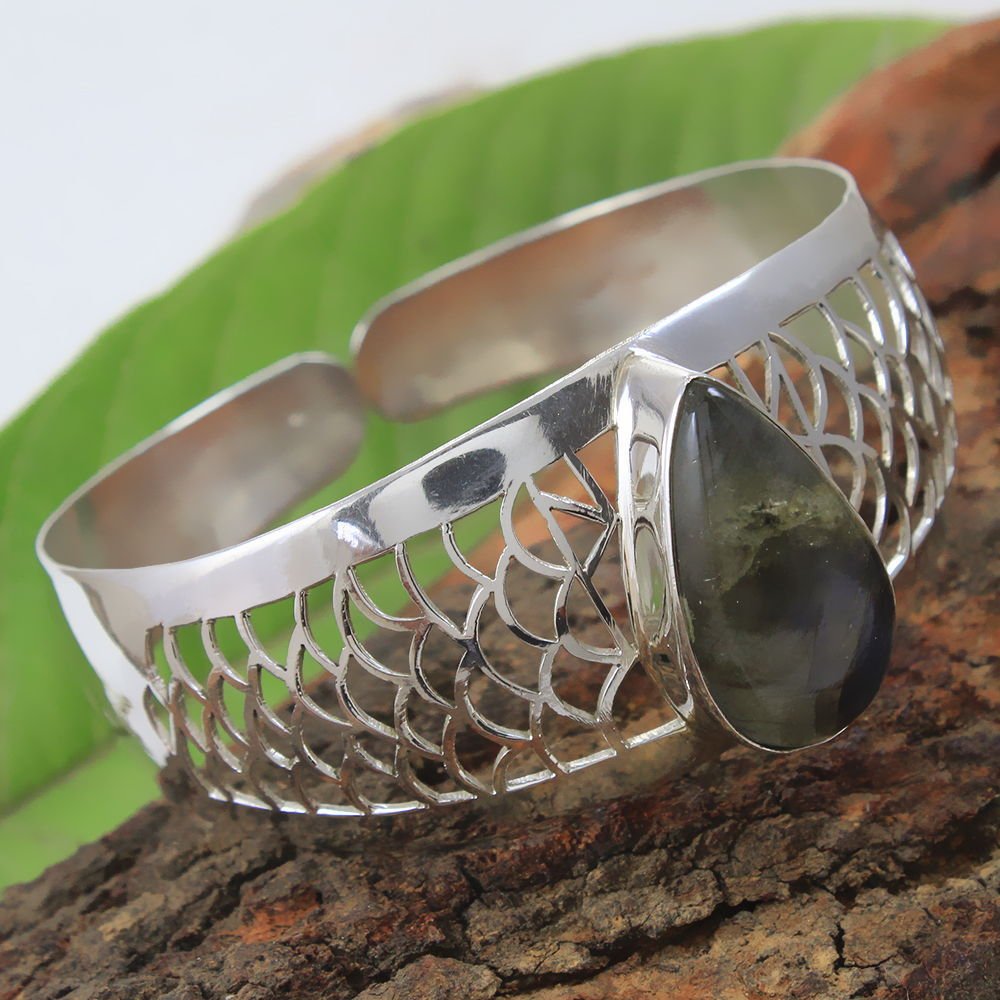silvereternity5's tweet photo. https://t.co/wKH0N4DXwm

https://t.co/NPr0oDk0QN

#Labradorite #LabradoriteBracelet #LabradoriteJewelry #SilverBracelet #SilverJewelry #925SterlingSilver #Bangle #CuffBangle #BlueFire #Stylish #Designer #Silver #Bracelet #Jewelry #SilverEternity https://t.co/Ma9ynWfJ48