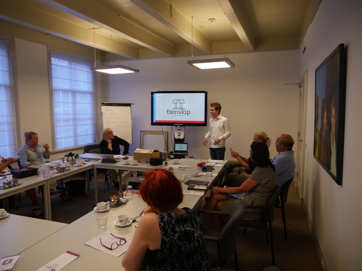 Gister een bezoek gebracht aan de fracties <a href="/PvdALeeuwarden/">PvdA Leeuwarden</a> en <a href="/cdaleeuwarden/">CDA Leeuwarden</a>. Wij zijn in gesprek gegaan met de fracties over ons plan om jongeren te betrekken bij de lokale politiek. Een mooie ervaring, met een heleboel handige tips als resultaat!