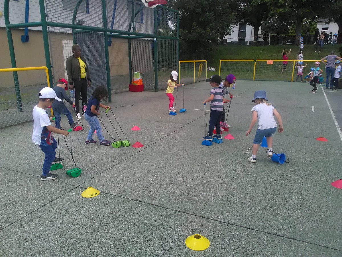 Une journée pour rencontrer des élèves d'autres écoles maternelles et travailler la motricité, l'expression corporelle, le rapport à l'autre... <a href="/CentreUsep/">USEP Centre</a> <a href="/usepnationale/">USEP nationale</a> <a href="/IndreetLoire37/">Indre et Loire</a> <a href="/ac_orleanstours/">Académie d'Orléans-Tours</a>