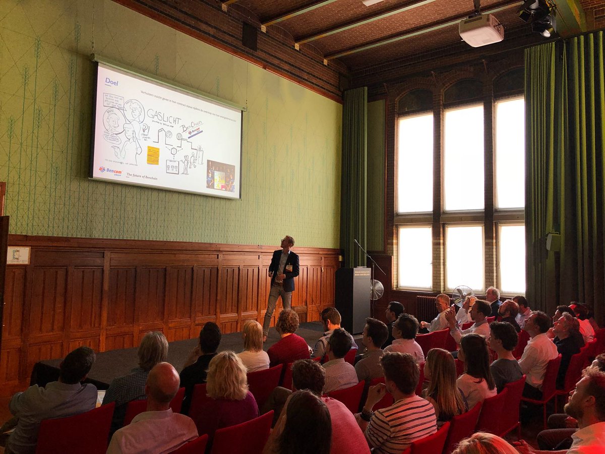 Zojuist mogen spreken voor een overvolle en geïnteresseerde zaal luisteraars tijdens #techlive18! Over het toepassen van #blockchain technologie in de #energiemarkt en natuurlijk het winnen van de prachtige eerste prijs 🏆💡#winningteam #event