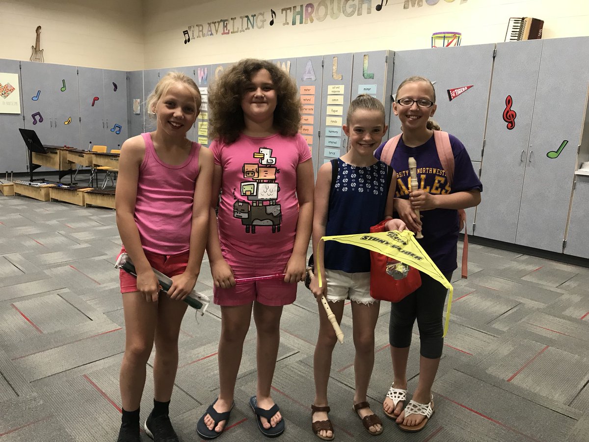 MusicSommerfeld's tweet photo. These girls have been coming in morning and afternoon for recorder help! So proud of them! #BHES180daysoflearning #bhescountonme #elementarymusic https://t.co/t3Ijm35S4c