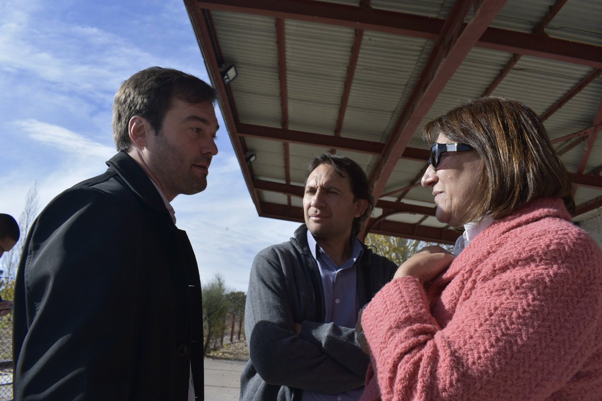 En #GFO el @IntendenteLavin y la Min <a href="/monicasilvarn/">Mónica Silva</a> entregaron certificados de fin de curso del #AulaTallerMóvil del #INET en cursos de Refrigeración y AutoCAD