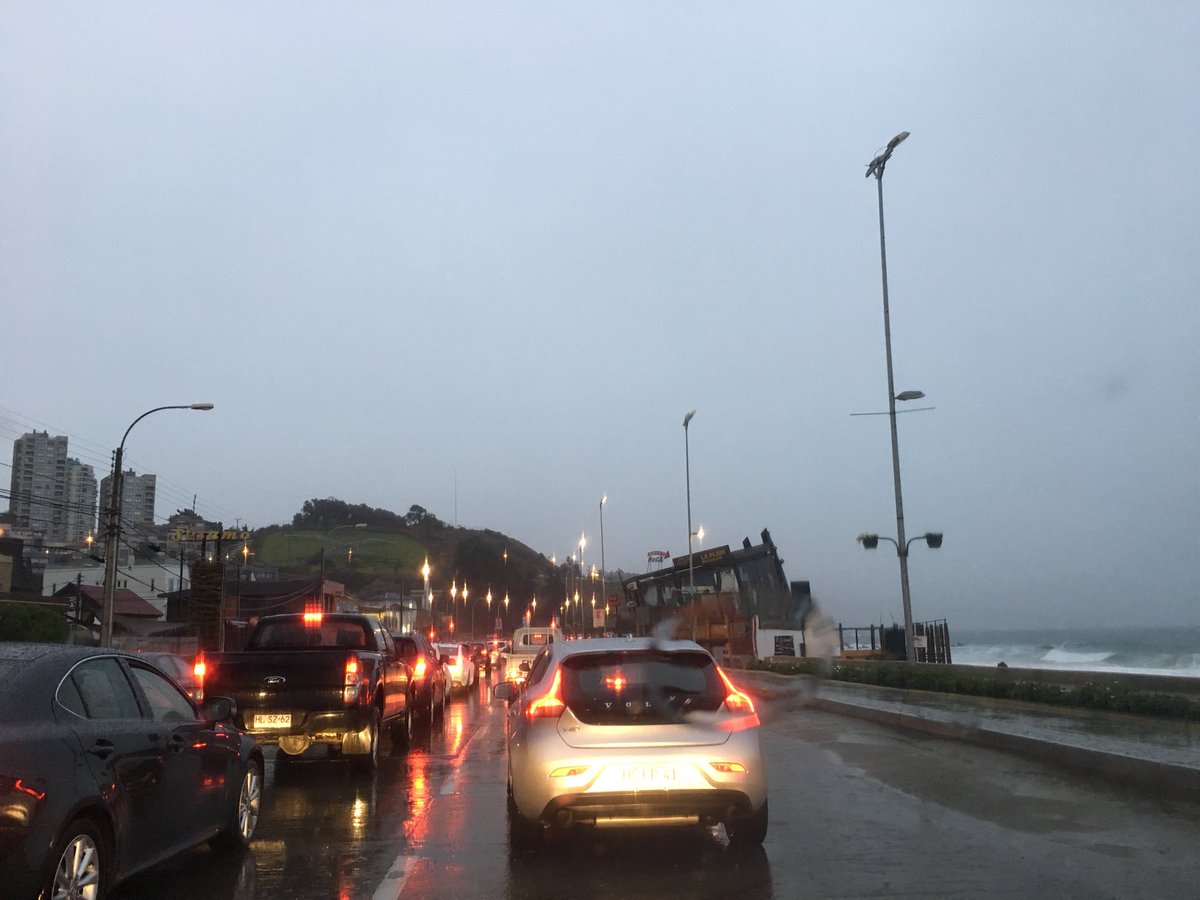 DefensaChoques's tweet image. Retweeted RVC-CHILE (@RVC_V_COSTA):

Retweeted Vero (@verosalaberry):

#Reñaca gran congestión vehicular hacia el centro de #Viña  @CEValparaiso @sitiodelsuceso @twittcafechile @alertaconcon @55_david @biobio @mbmradio @ucvradio