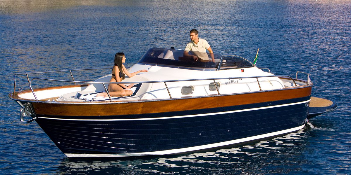 A model in perfect #Apreamare style, with update and young looking features according to the demands of the modern pleasure customer with almost sportive mood. 
Discover Apreamare 32″ Open on our website! 🤗🌊 bit.ly/2sn65uM