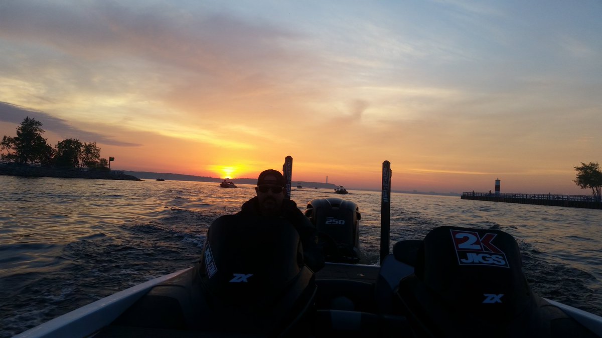 Customfishn's tweet photo. First Michigan tournament in the books. Took a 95 mile run up Lake Michigan to catch 19 pounds of smallies for 3rd place . #PureMichigan #2kjigs #McCainRods #RecLending #BassProShops #SwaggerTungsten #Cflash https://t.co/lM3czmYFlK