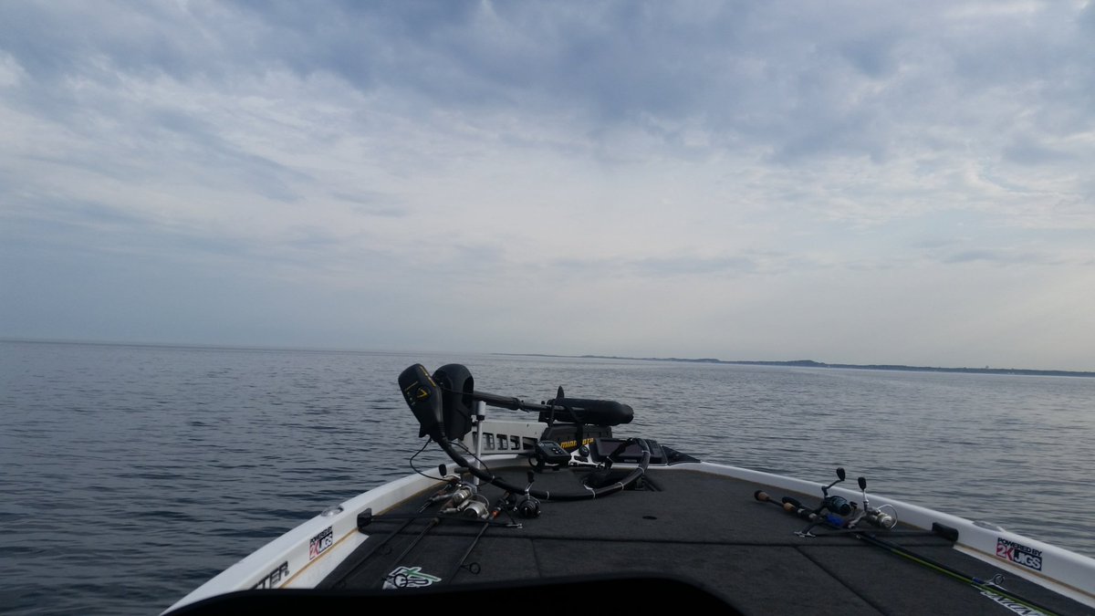 Customfishn's tweet photo. First Michigan tournament in the books. Took a 95 mile run up Lake Michigan to catch 19 pounds of smallies for 3rd place . #PureMichigan #2kjigs #McCainRods #RecLending #BassProShops #SwaggerTungsten #Cflash https://t.co/lM3czmYFlK