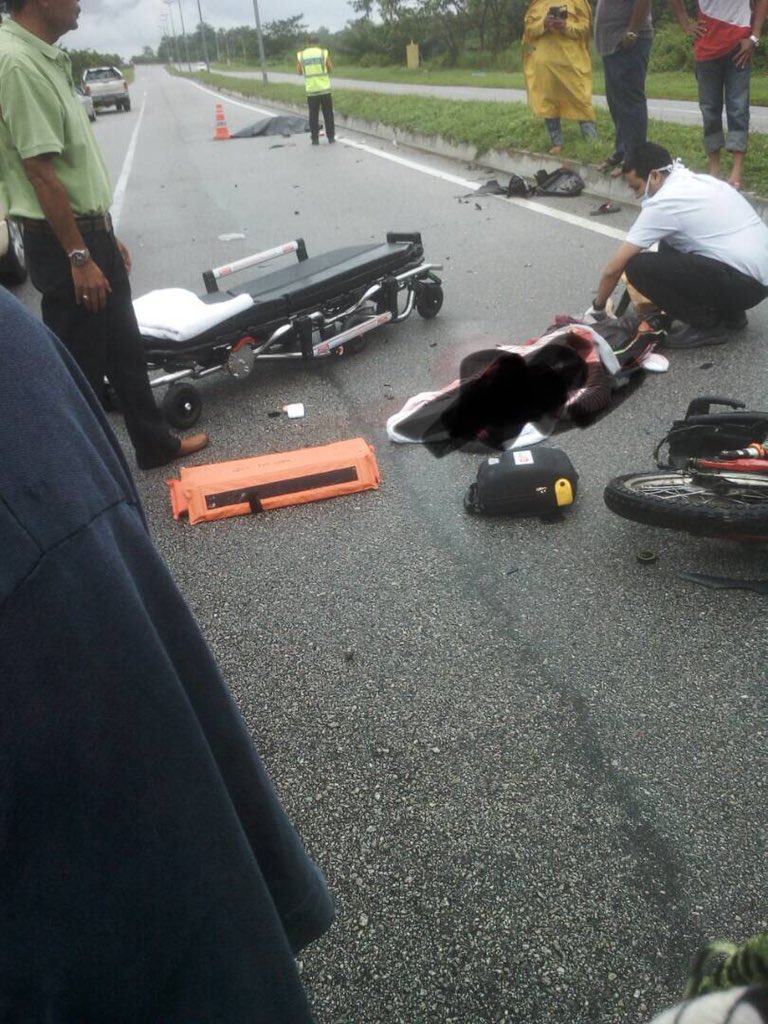 ٹوئٹر Malimnawar ٹوئٹر پر Kejadian Sebelum Waktu Berbuka Tadi Dilaluan Malim Nawar Bandar Baru Seorang Meninggal Di Tempat Kejadian Seorang Lagi Cadera Parah Https T Co Inewvhdjnk