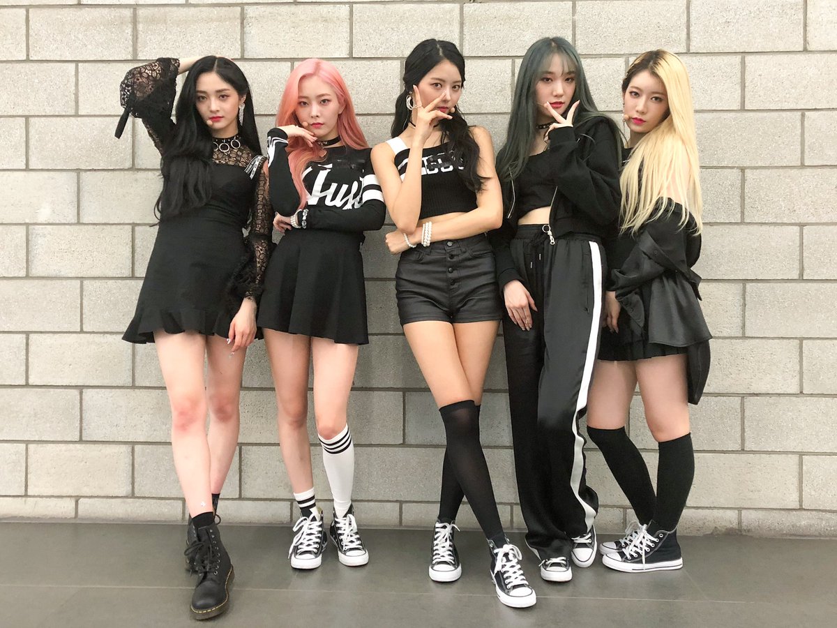 PristinID's tweet photo. @PRST_OFFICIAL_ [#HI_HIgh] Lady Lady yang sangat mempesona dari siaran pertama PRISTIN V 💕 Sudah sangat keren dan cantik. bukan??✔ 
#LightAFire_InHIghs_Heart 🔥 https://t.co/oWn435U9wC