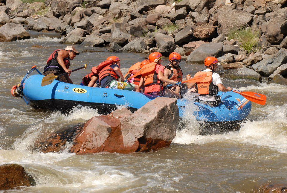 Happy Tuesday! Summer is officially here, and rafting season is kicking off.

Learn more about rafting basics by checking out our Rafting 101 Guide. 

newenglandrivertours.com/rafting-101-ge…

#rafting #WholesomeFamilyVacationsNewEngland