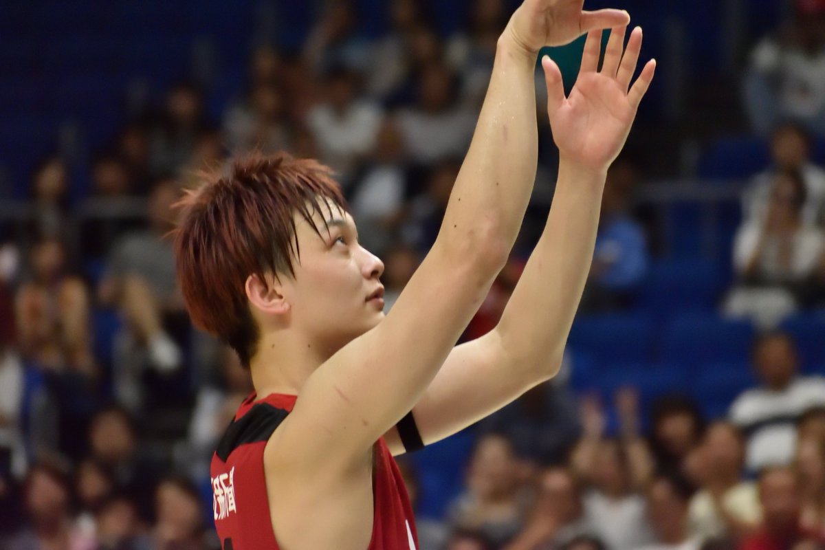 100_photo_hyaku's tweet photo. この試合後、いろいろなところで語られているFT。
この場面を笑顔で進んでいけるからこそ、エースだ!!!
#宇都直輝 #赤い彗星 #GoACE #HeisHero
2018.5.27 入替戦 vs熊本
#グラウジーズ #grouses #toyama #Bリーグ #Nikon #D5600 https://t.co/dkkFFOOz7T