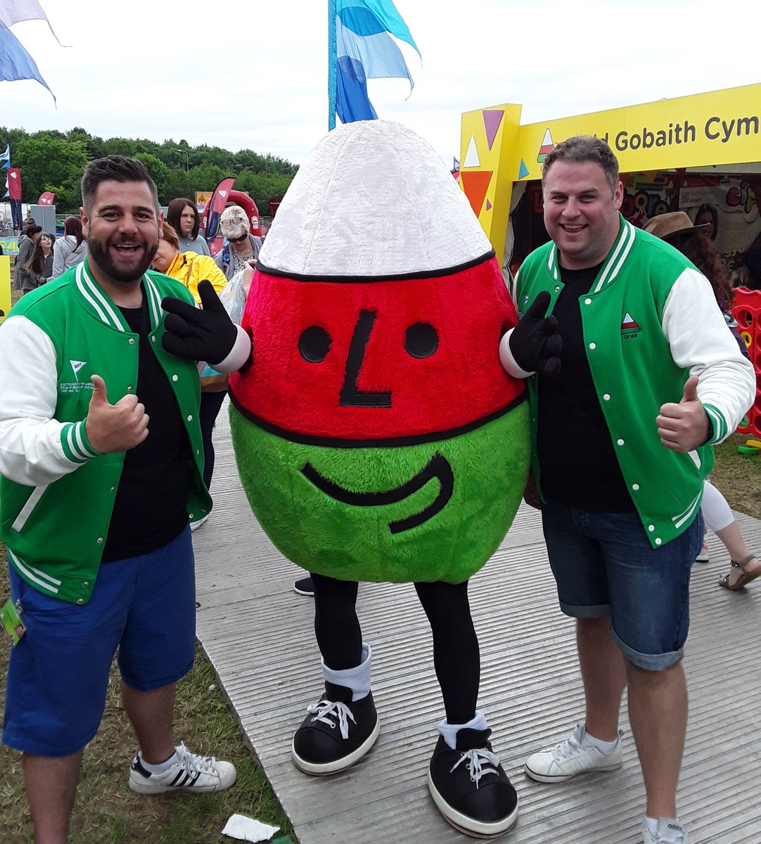 CBSPenybont's tweet photo. Pob lwc i’r holl blant sy’n cystadlu yn #Urdd2018 yr wythnos hon yn Llanfair-ym-Muallt! Mae gennym atgofion melys iawn o #Urdd2017 #Pencoed 😀🏴 https://t.co/3e56ufGWp8
