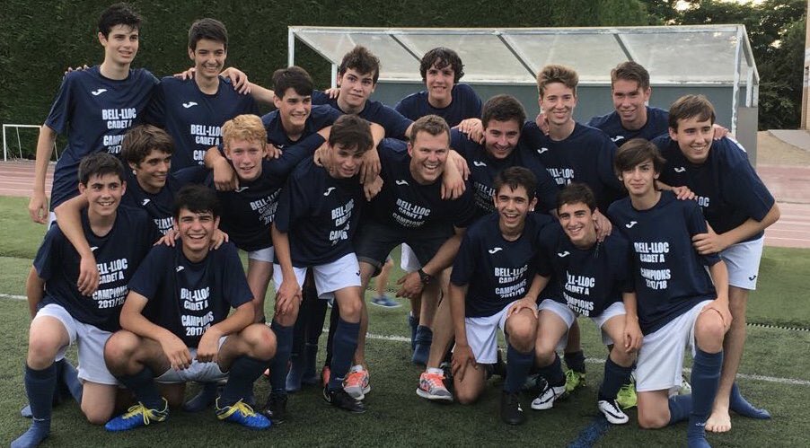 BellLlocdelPla's tweet photo. El cadet A és campió de lliga! A dues jornades d’acabar la lliga i després d’un gran partit els cadets de 4rt d’ESO s’han proclamat campions. Enhorabona a l’entrenador Sr. Jordi Sala i als jugadors. #futbolbllc https://t.co/RKlPApOTV8