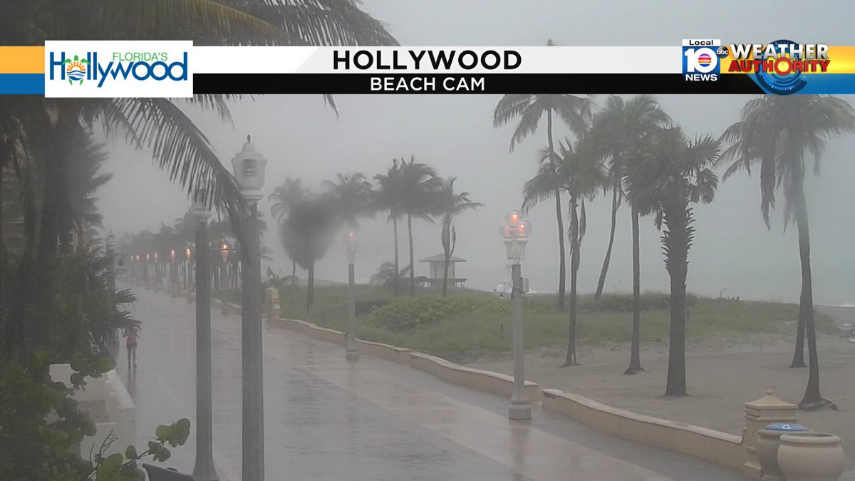 Heavy rain moving through parts of Broward after soaking parts of Miami-Dade! https://t.co/h4VFrSahW1