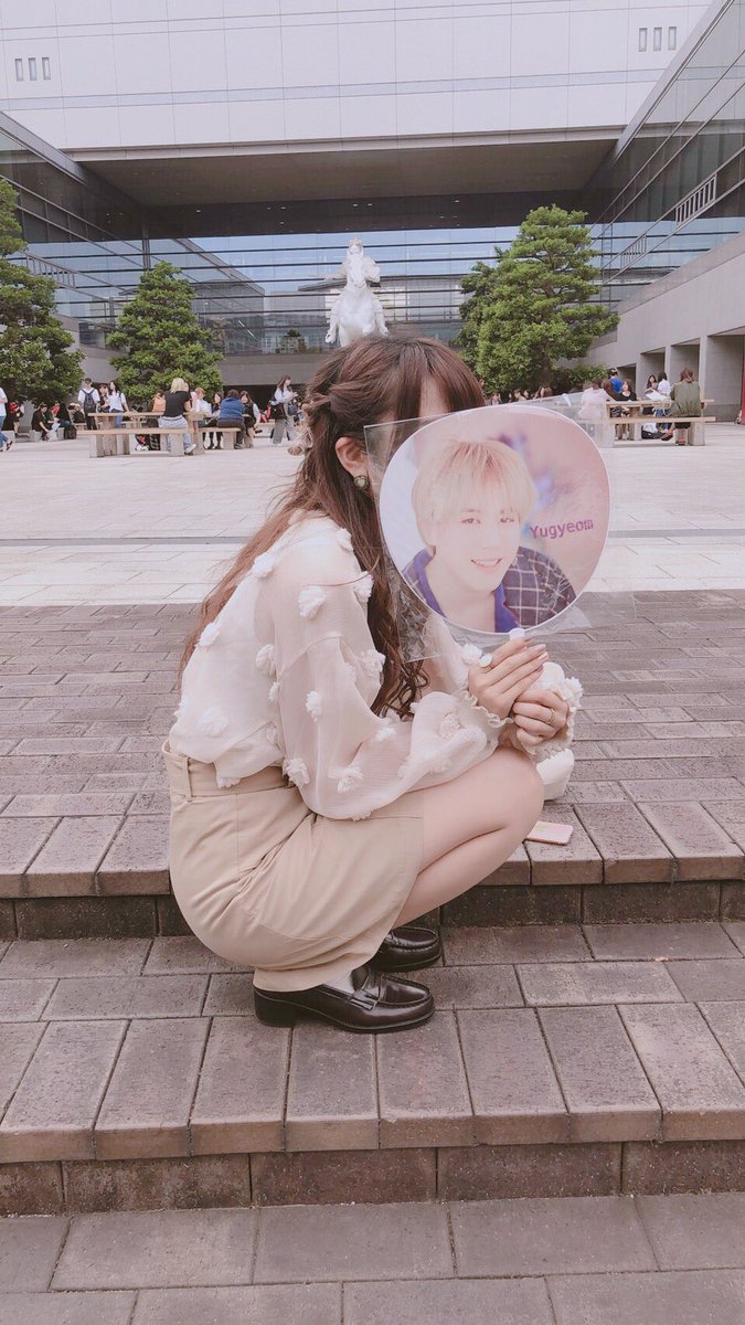 g_o_t_7_k's tweet photo. 昨日の余韻が抜けず今日ずっとふわふわ宙に浮いてる気分だった👼🏻（笑）
ゆりさんとまたこうやって参戦できたしガッセちゃんから幸せもらえて私は本当に幸せ者！！ハイタ当ててガッセちゃんに「ありがとう」って感謝の言葉が言えたらいいな😌❤︎
@g____jae https://t.co/sxU1sJ0TSA