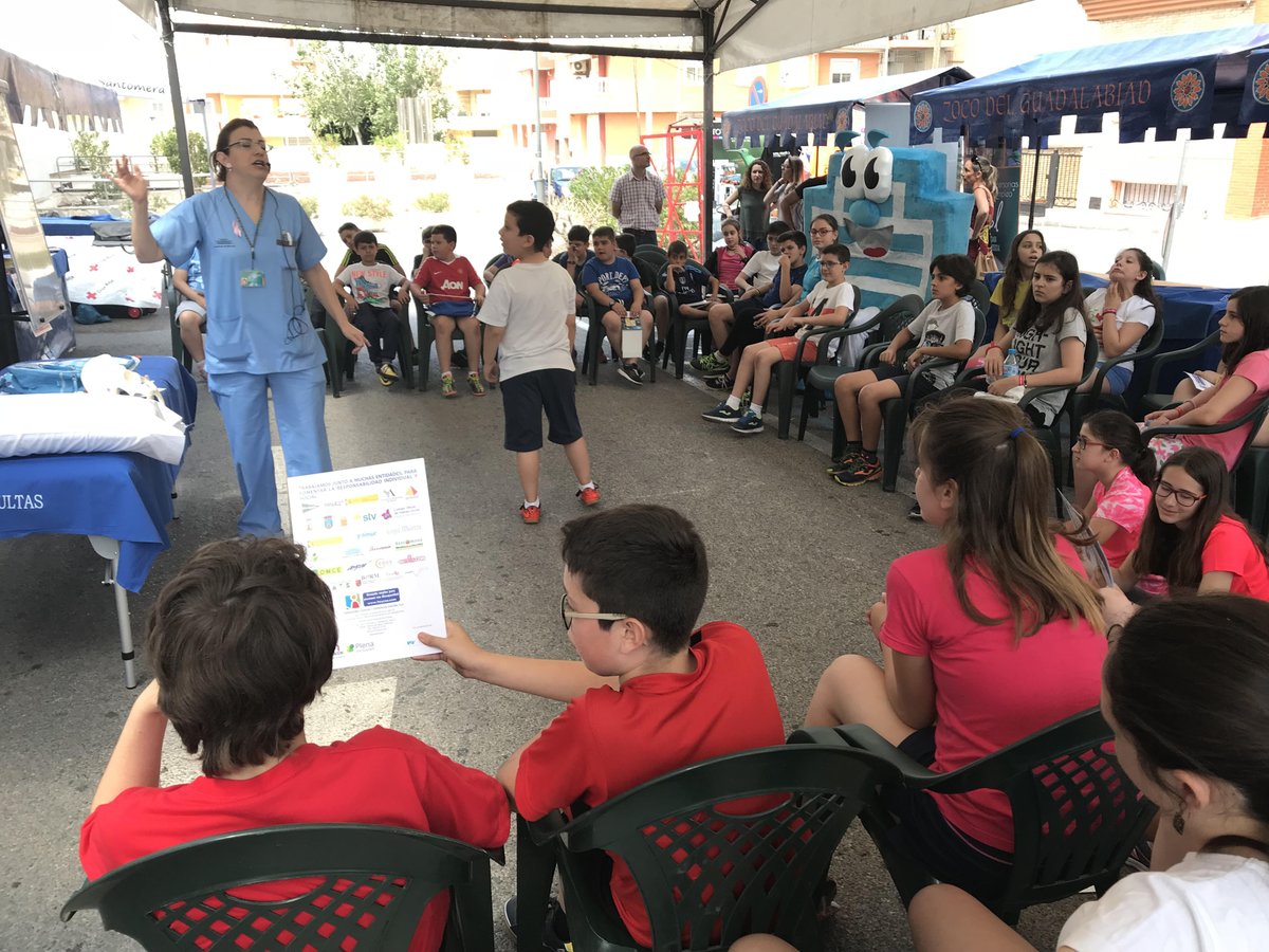 Hospital_Molina's tweet photo. ✅ #6SemanadelHospital .... y en nuestro recinto hospitalario, los alumnos de 5° y 6° Primaria del CEIP Fátima, han disfrutado de una gymkana, se han convertido en pizzeros saludables, han conocido las conductas #PAS y #OVACE y han aprendido higiene postural. 
#HábitosSaludables https://t.co/z6v8mBZCJg