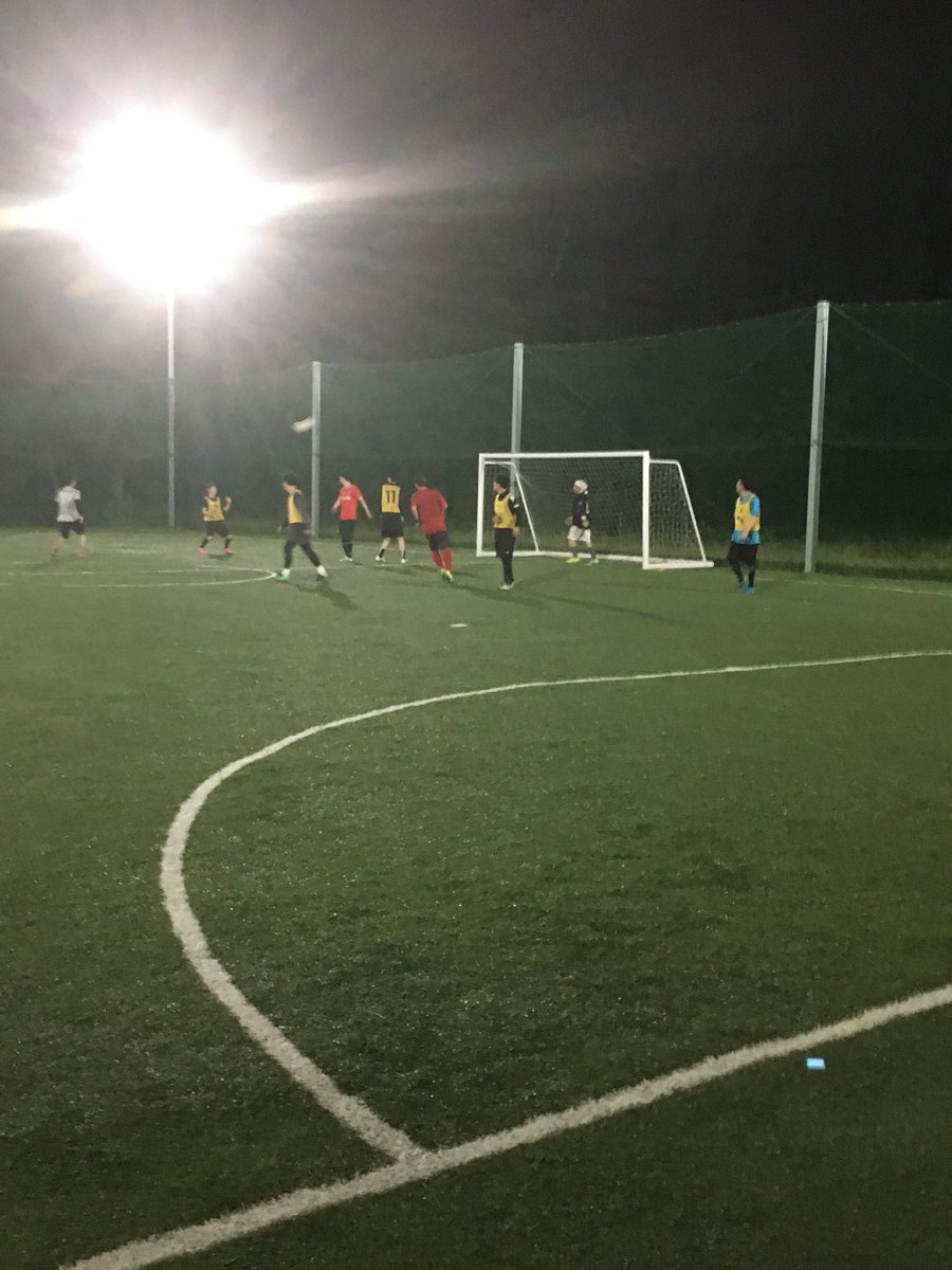 ラソスソサイチ フットサルフィールド 只今 個サイチやってます そんな中 早くも夏の風物詩クワガタ君登場 コクワなのに メッチャ威嚇してくる憎いヤツ 笑 ラソス仙台 コクワガタ 宮城県 仙台市 自然 個人参加 ソサイチ フットサル 威嚇