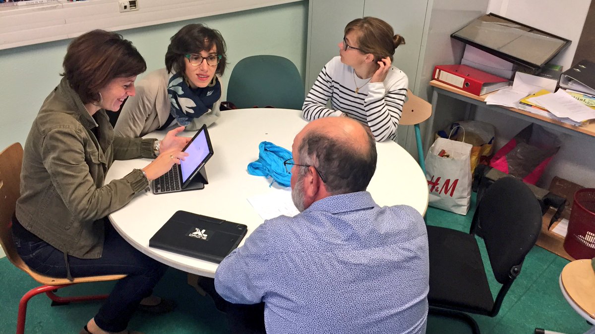 CollinnovPE's tweet photo. Une délégation de 5 professeurs du collège rencontrent aujourd’hui les enseignants et les élèves du collège @clisthene_eq Merci pour les échanges. @FESPIPOOL https://t.co/rfBOBeMTIt