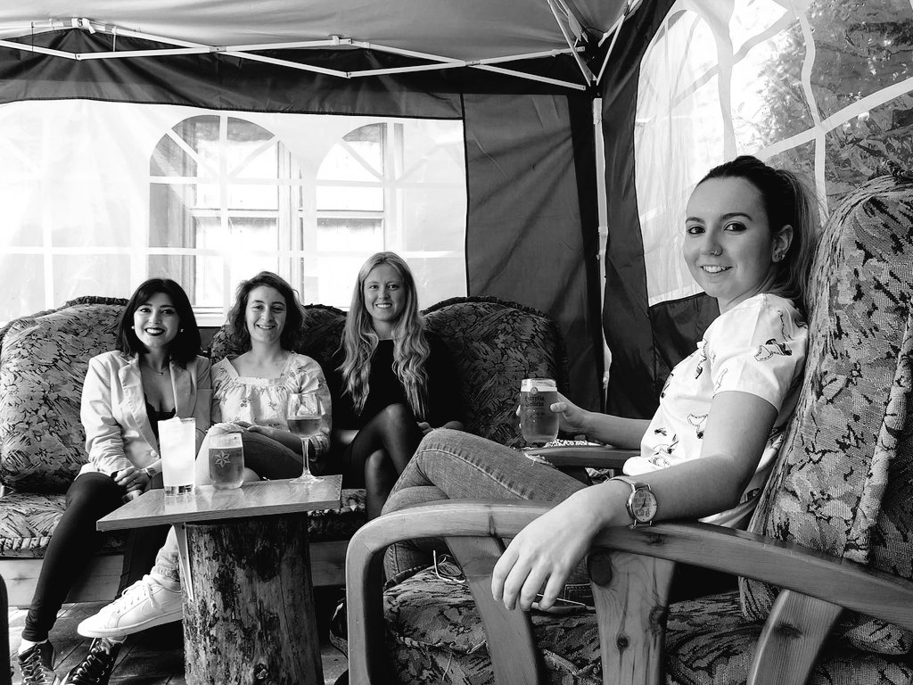andrealop95's tweet photo. Amigas, aquellas que siempre están en todo, que te sacan sonrisas en días difíciles y carcajadas en los aún peores, ellas que estan ahí y allá donde sea, ellas sin más. https://t.co/caT8szRjIR