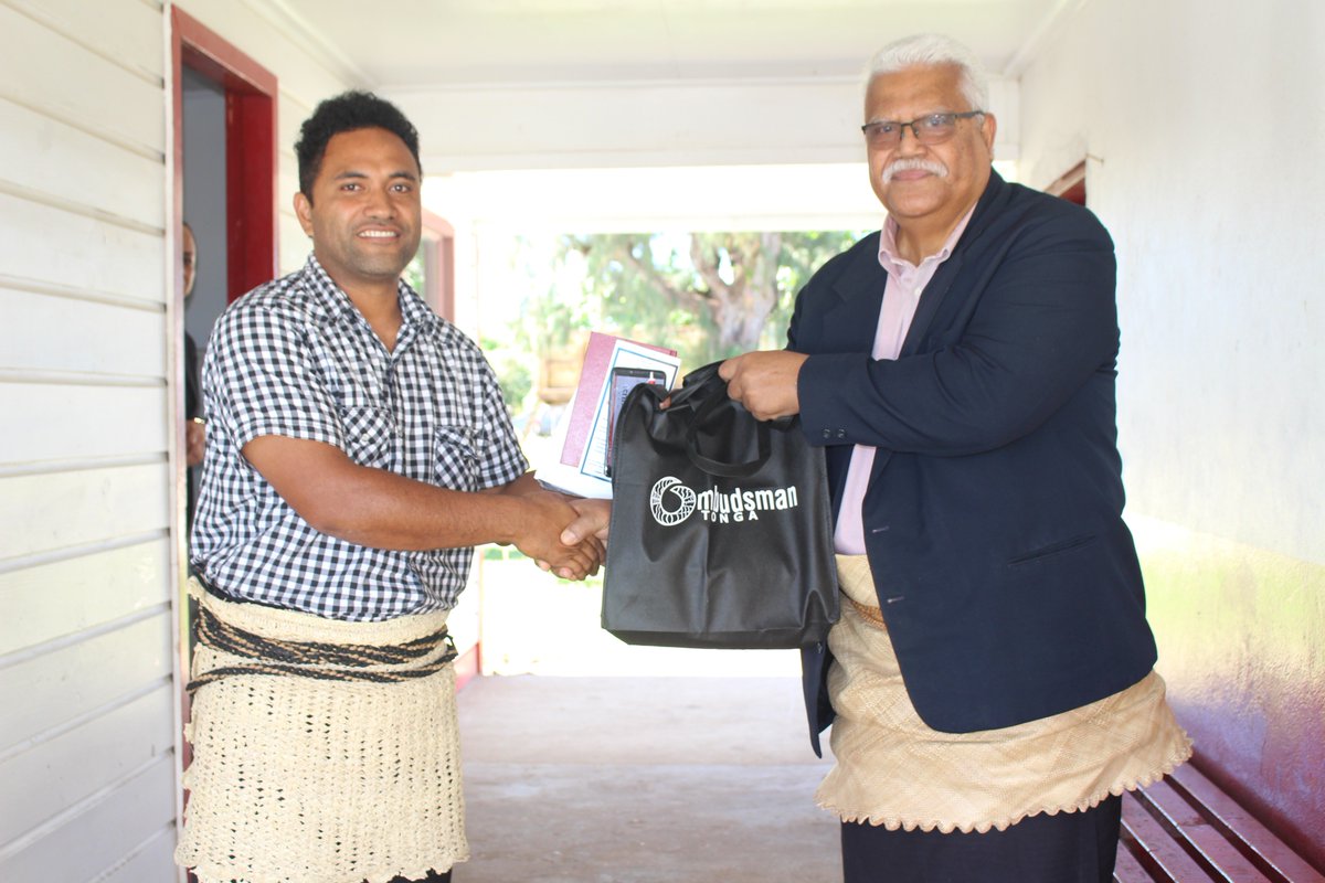 OmbudsmanTonga's tweet photo. Day1: A very busy day for Tonga's Ombudsman, CEO and team. Visiting the Governors office also present were officers from #MOI, #MOF, #MCCTIL, #MLNR, #MIA, #MEIDECC (NEMO) https://t.co/YslusWazSv