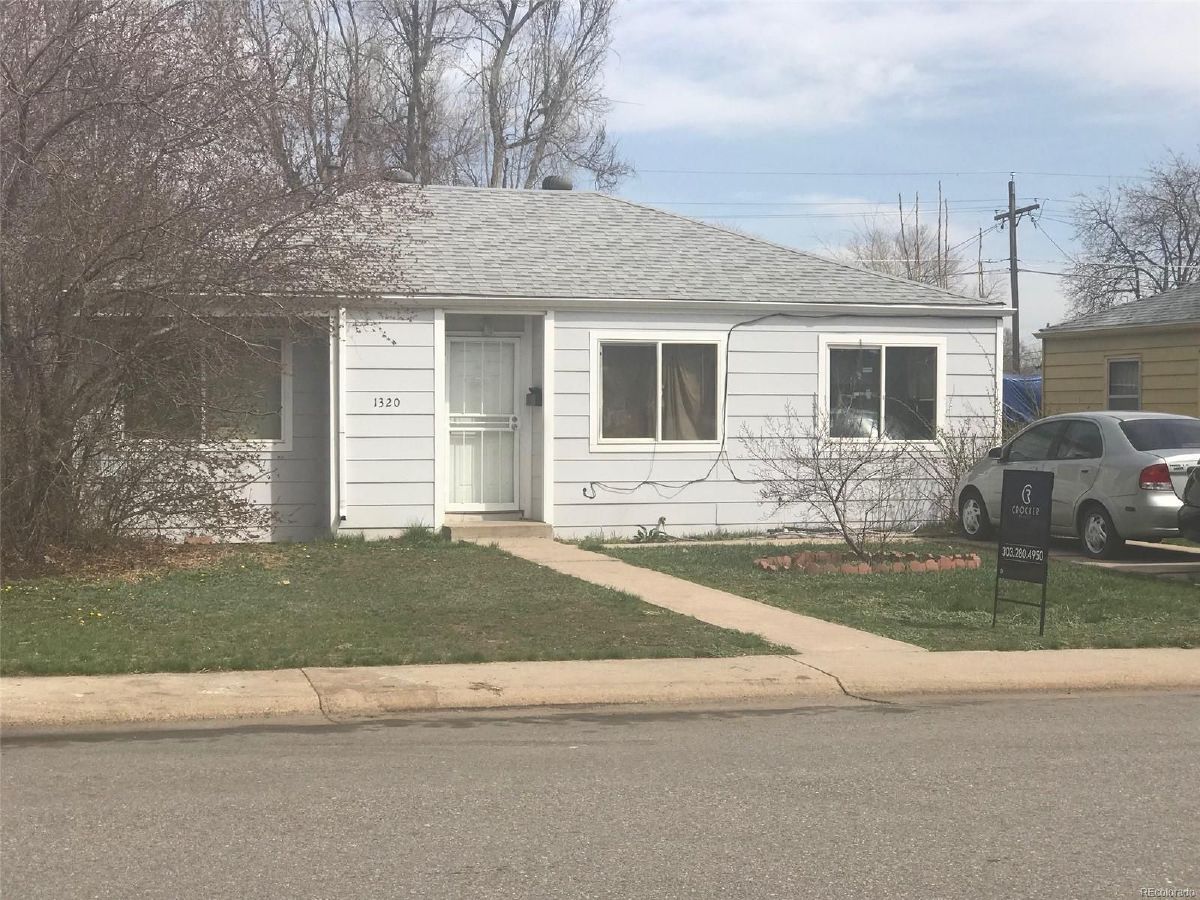 JonathanBenecke's tweet photo. ***CLOSING IS CONTINGENT ON OWNER FINDING A REPLACEMENT PROPERTY*** Home is being sold in AS-IS condition. Home is ready for an investor or a fix and flip. This home NEEDS WORK and is being sold AS-IS. Showings will begin on FRIDAY, .. https://t.co/iMPxueP6L7 https://t.co/ZrwAZgBzIE