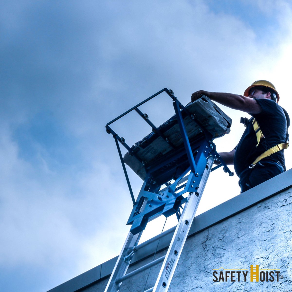 Safety Hoist™ is a roofers best friend -- get a quote today by calling 877-99-HOIST 📞 or request a quote online at safetyhoistcompany.com/request-a-quot…

#SafetyHoist #LadderLift #ConstructionSupply #Roofing
