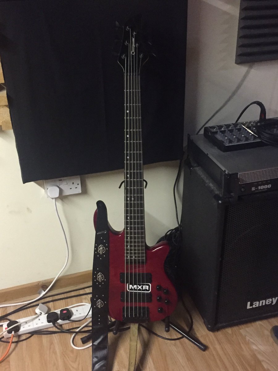 #FutureSounds Project, last Sunday!

Recording vocals and bass guitair, layering vocal harmonies and making new tracks!

Looking forward to next week's sessions with <a href="/RealGvani/">GVANI</a>, <a href="/AWAKENdnb/">AWAKENDNB</a>, <a href="/Sweepydee_bhb/">sweepydee</a>, Kaya, Kav and Kyro