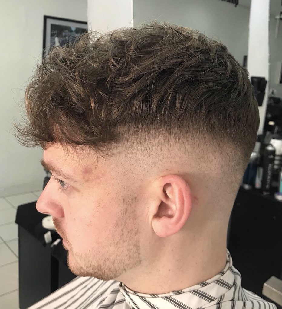 Catwalkforhim's tweet photo. •skinfade to curls• #barber #barbershop #BarberConnect #barberlife #barbering #barberuk #menshair #mensgrooming #skinfade #curlyhair https://t.co/AuTa3GPYnb