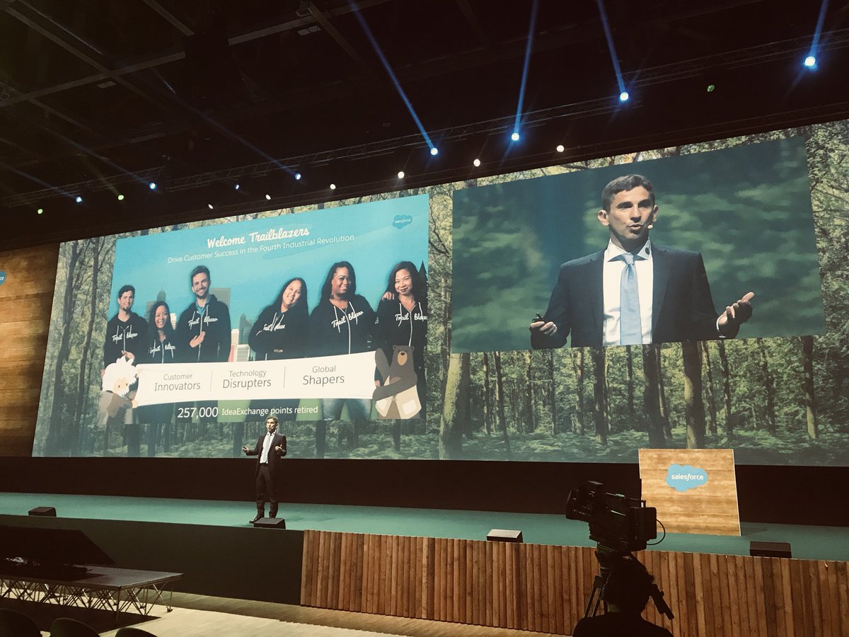 paologuaitani's tweet photo. Oggi al #basecamp2018 di @salesforce Sul palco @andreacarboni71 ci racconta chi sono oggi i #trailblazer. https://t.co/aiLmzGGve0