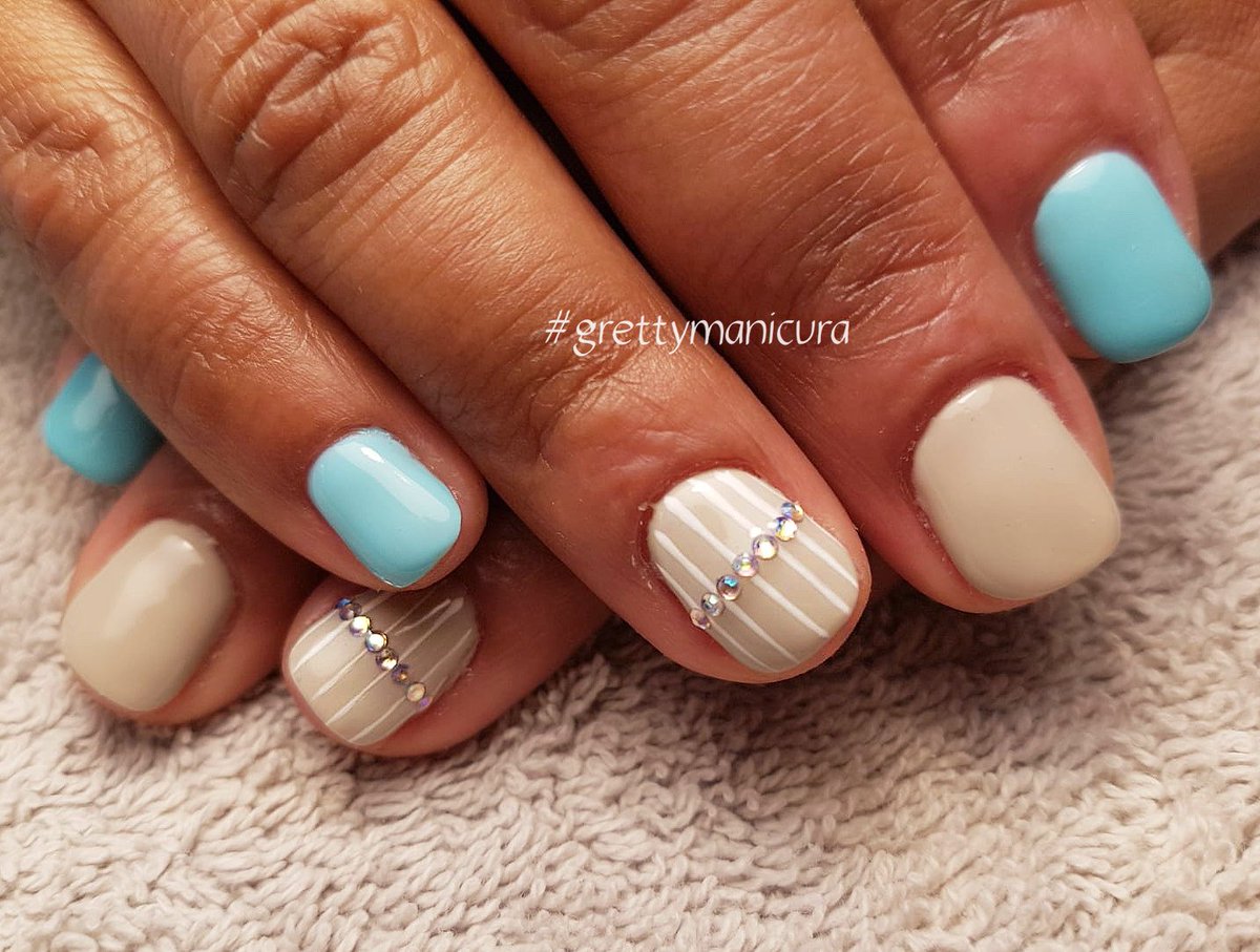 GRETTY_MANICURA's tweet photo. Un #nailart que nos da sensación de ⛵⛱️🌊☀️
#uñasazules #bluenails #blueskynails #uñasnude #nudenails #uñasjoya #jewelnails #uñasconrayas #stripednails #stripednailart #nailsdeco #uñasdecoradas #nailstoinspire #nailsoftheday #tendenciasdeuñas #nailtrends #grettymanicura https://t.co/4wVhdwE1Ul