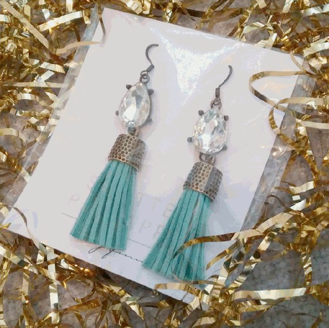 pineapple03's tweet image. #sale on our tassel #earrings currently only $12 including shipping! 
Comment for details! 
#TuesdayMotivation #summer #TuesdayThoughts #BeachVacation #Etsy #ShopMyCloset #boutique #jewelry