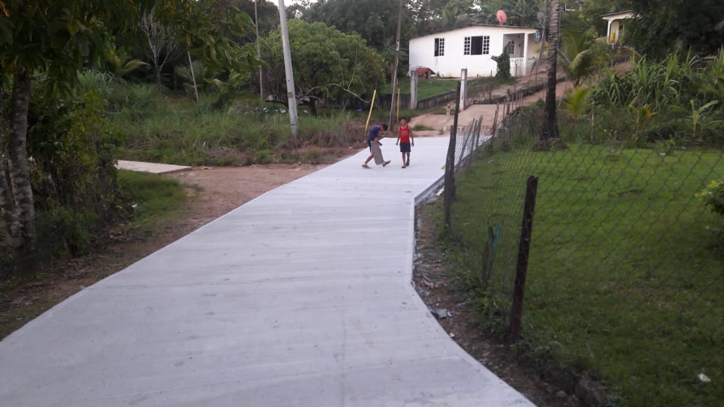 BlandonJose's tweet photo. El Guarumal en Caimitillo. Las aceras y veredas son espacios públicos, espacios para la gente y la convivencia #CaminosdeVida https://t.co/JlKG6v3The