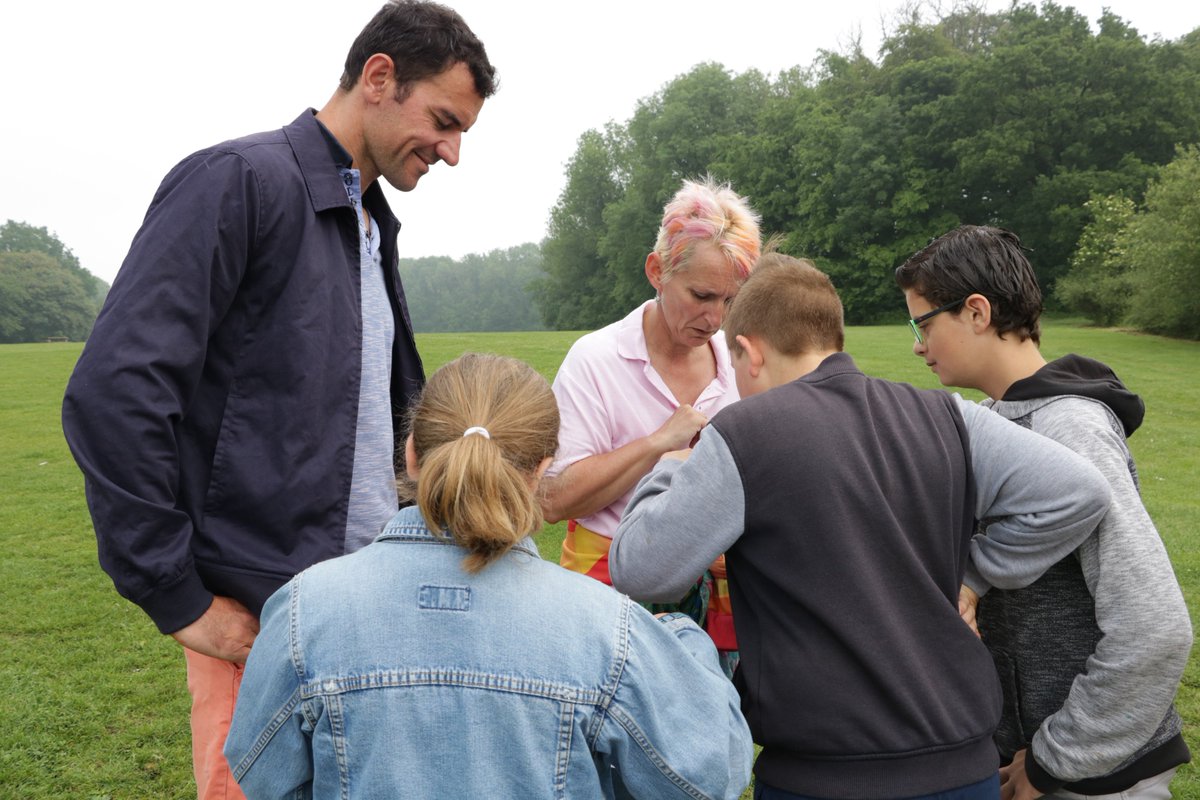 USEP62's tweet photo. Après avoir participé à la CO partagée avec les maternelles et les IME du @pasdecalais62 lors de la #RencontreUSEP au @Parc_Olhain orchestrée par Edwige - élue du CD USEP62 - @BeaumontMaxime, champion olympique de Canoë Kayak, est devenu officiellement le Premier #ParrainUSEP62! https://t.co/9NkKXeAqYd