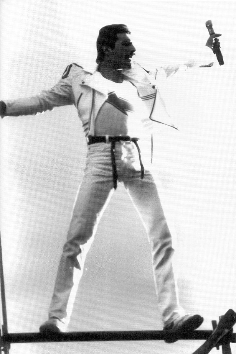 Farrokh_Mercury's tweet photo. +++ FREDDIE'S SPEAK BOX +++
On this night, on May 29th, 1982, start @QueenWillRock their 1982 #HotSpace UK Tour, with the opening night in #Leeds. 🇬🇧
The four celebrate with the crowd in Leeds #EllenRoad. 🇬🇧 https://t.co/poEKBF8zyi