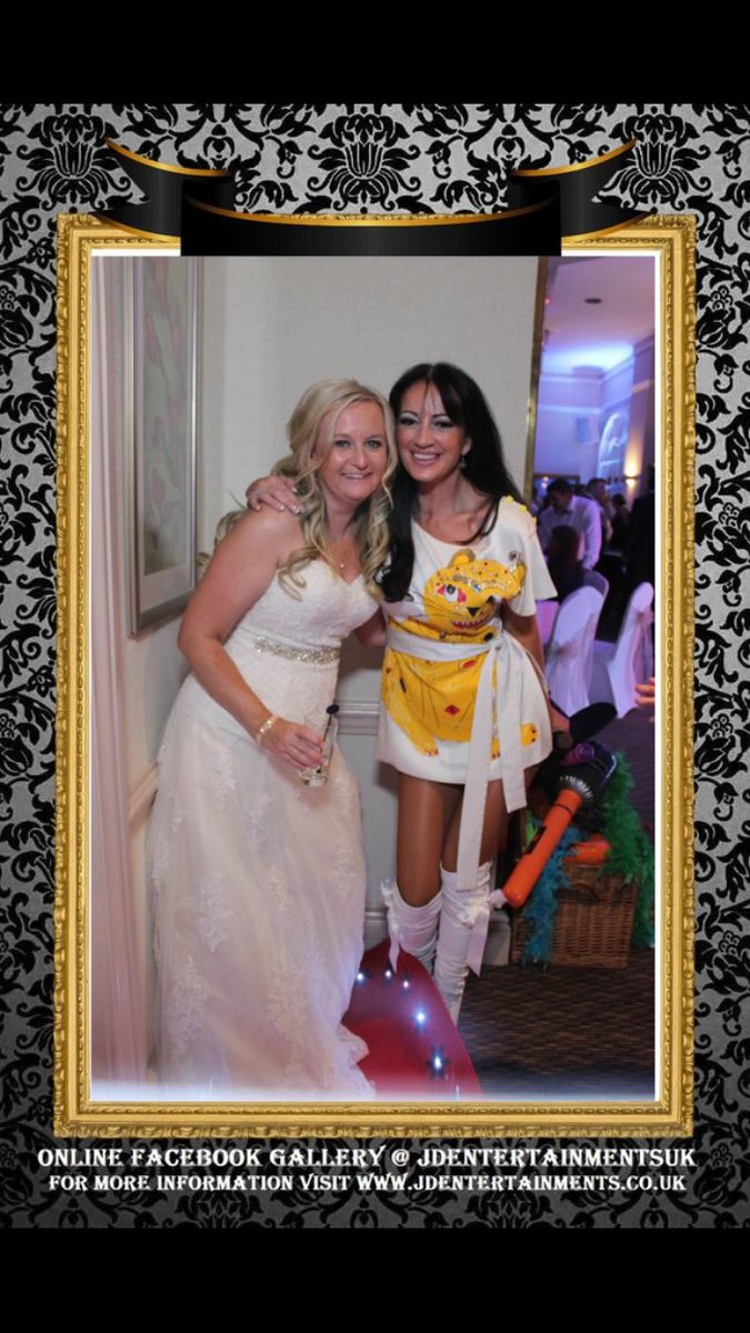 PureactsUK's tweet photo. Party booth with the gorgeous bride #abbaband #pureacts #agnethafridabennybjorn #singers #abba #abbatribute https://t.co/hFFzYfnBxS