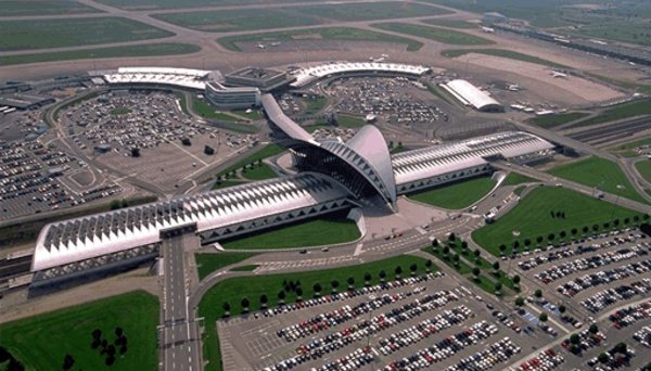 DeplacementsPro's tweet photo. #deplacementspro | L'aéroport de Lyon labellisé pour une gestion collaborative Premier aéroport régional en France à recevoir ce label Collaborative Decision Making (CDM) développé par Eurocontrol, les Aéroports de Lyon ont travaillé... | #businesstravel https://t.co/RfypRvILg3 https://t.co/bGa7dfrqyu