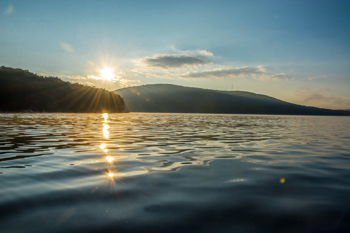 RaileyRealty's tweet photo. You have to get up early for this kind of view βοΈ
#deepcreeklake #vacationdcl #lakelife https://t.co/NgaYr8wArS