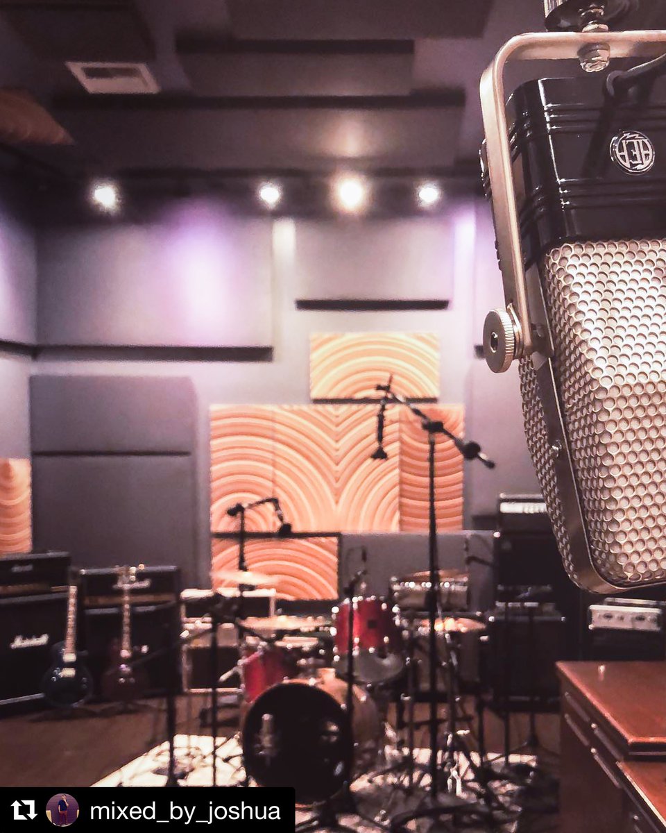 HybridStudiosCA's tweet image. #Repost @mixed_by_joshua
・・・
I want all the ribbons. 🤤

#aea #coles4038 #akg #neumann #audix #ludwig #gretschdrums #marshall #fender #ampeg #vox #audioengineer #microphones #gearporn #recording #recordingstudio #studiolife #hybridstudios