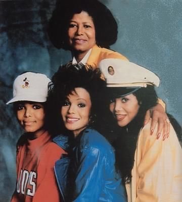 Happy Birthday to and Rebbie Jackson. Two beauties born on the same date 