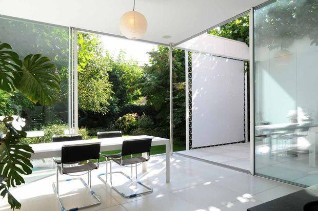 In beeld: Paviljoen aan herenhuis brengt buitengevoel naar binnen ikgabouwen.knack.be/bouwen-renovat…