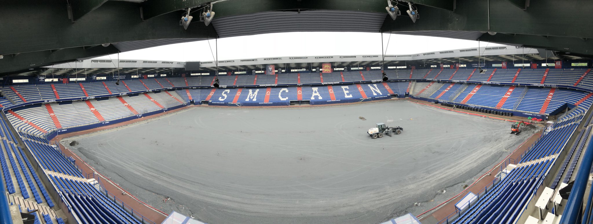 Le stade Michel d'Ornano - Page 7 DeXlESGX0AAmACK
