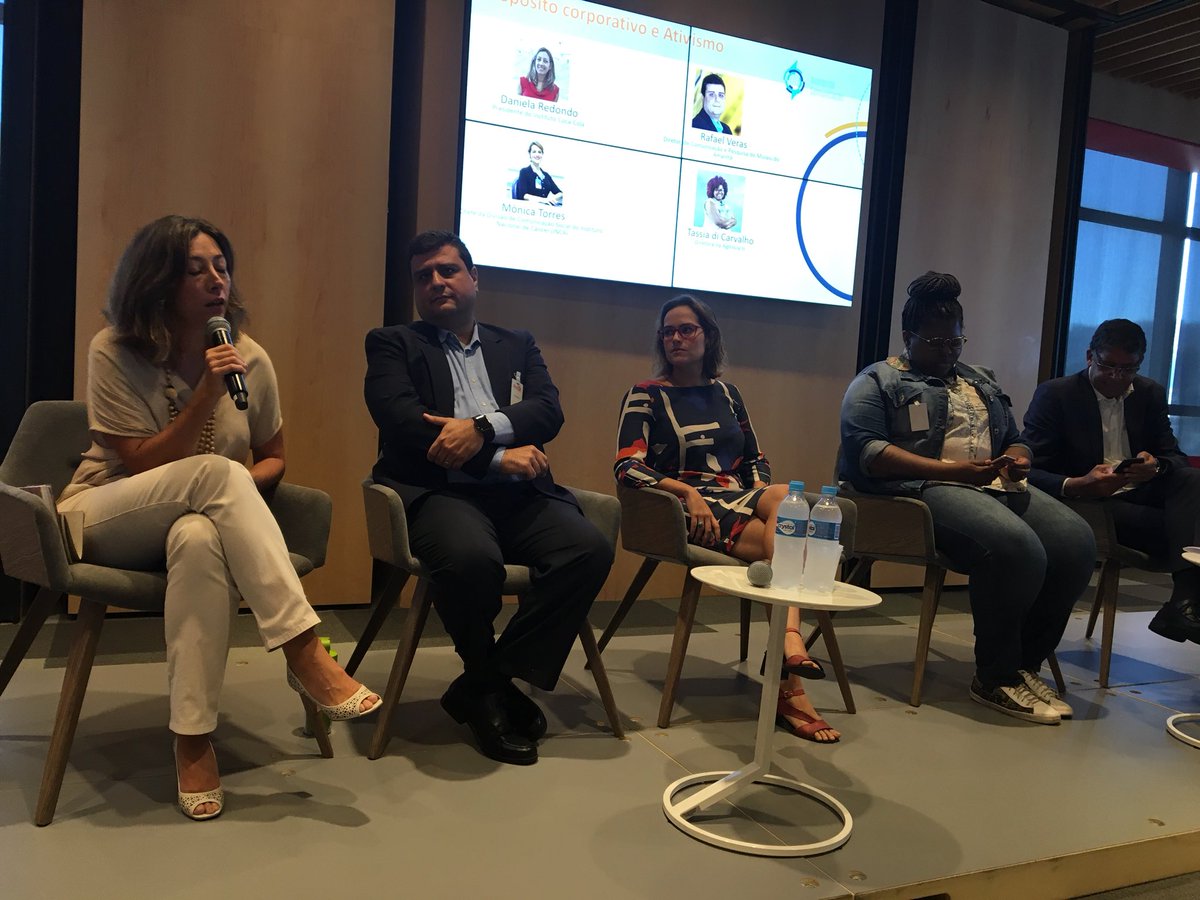 pluraleemsite's tweet photo. Acompanhando agora Arena de Comunicação @Aberje - 50 anos. Sobre propósito nas corporações.
No auditório da @cocacolabrpress , no Rio.
Com amigos queridos . #aberje #comunicaco #arenaaberje https://t.co/Jw2Ft2q39t