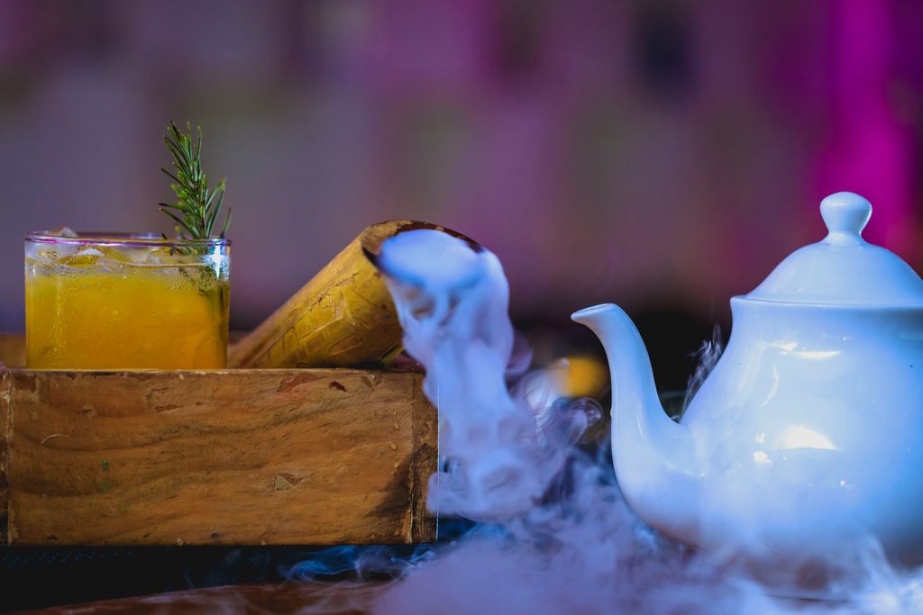 HighUltraLounge's tweet photo. Cocktails are society's most enduring invention.
For reservations: +91 80 4567 4567
#HIGHUltraLounge #cocktails #signaturecocktails #signature #high #421feethigh #lounge #bangalore #worldtradecentre #ROOFTOPARTY #bengaluru #food #foodie #foodlovers #monday #WednesdayWisdom https://t.co/gDcttyKD2G