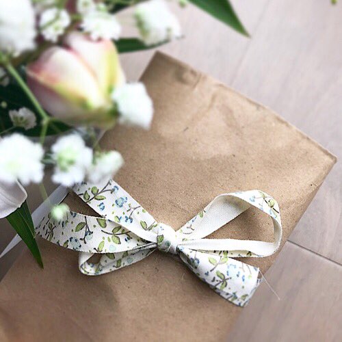 Is #packaging important to you when buying online? We wrap our handmade bath bombs in shrink wrap and then package in environmentally friendly paper bags with ribbon for a personal touch ♥️ #bathbombs #shopmarlow #marlowregatta #packaginggoals